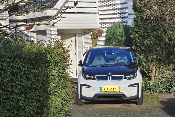 Isolatiemateriaal vat vlam in woning