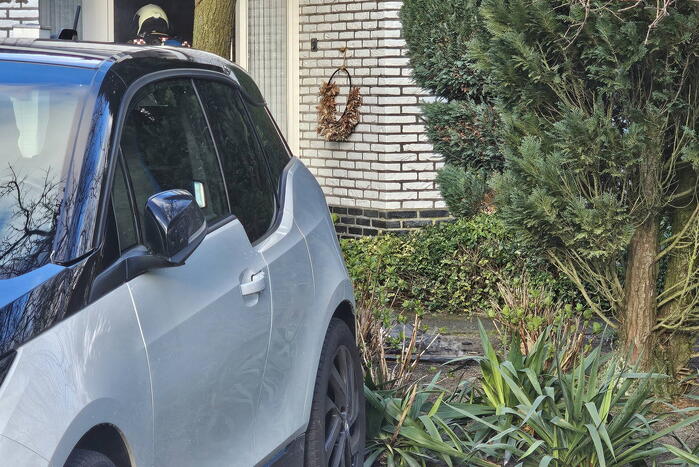 Isolatiemateriaal vat vlam in woning