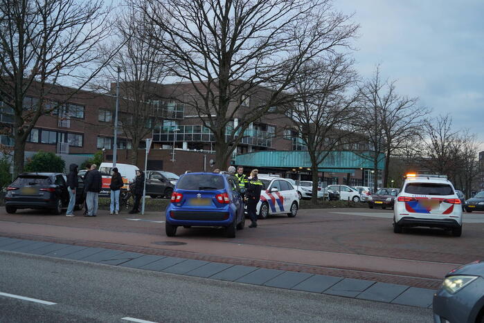 Automobilist en persoon op fatbike in botsing