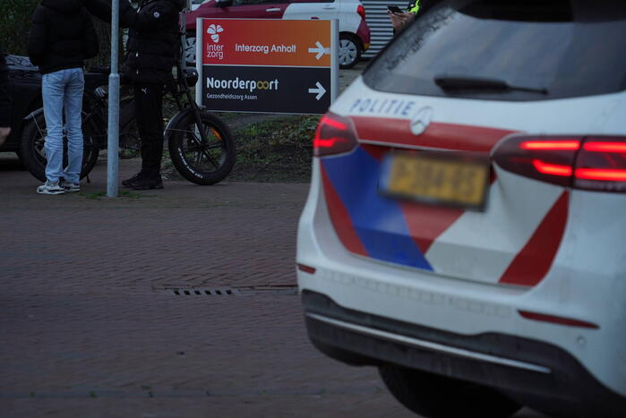 Automobilist en persoon op fatbike in botsing