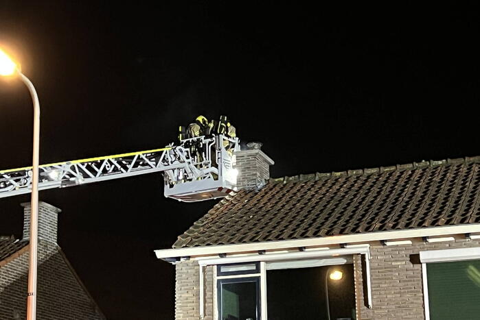 Schoorsteen geveegd vanwege brand
