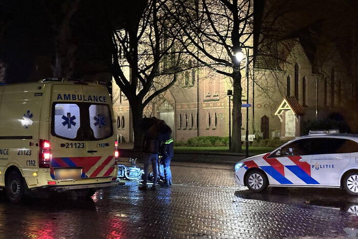 Motorrijder gaat onderuit en raakt gewond