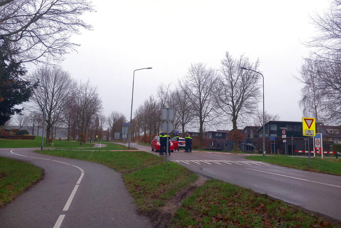 Fietser gewond naar het ziekenhuis na aanrijding met auto