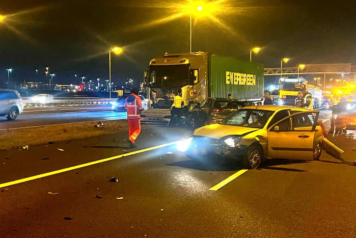 Meerdere voertuigen betrokken bij ongeval op snelweg