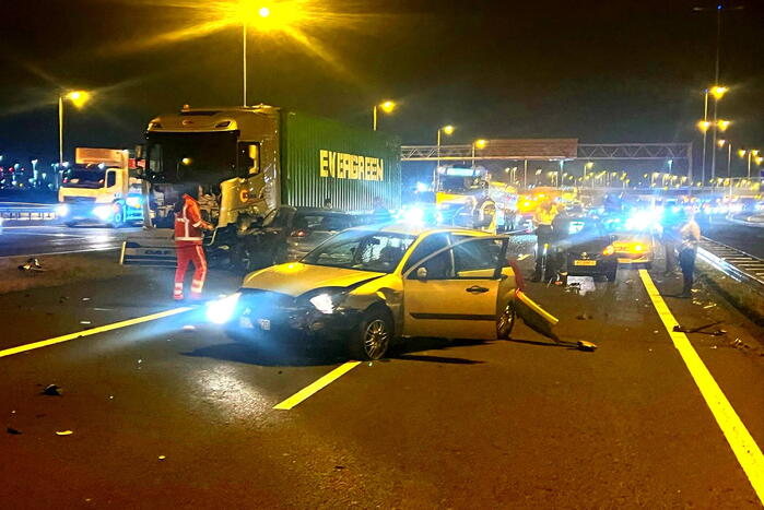 Meerdere voertuigen betrokken bij ongeval op snelweg