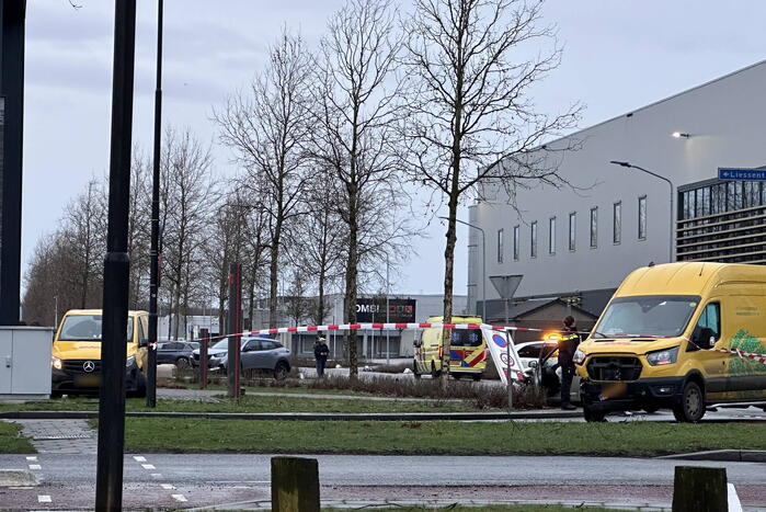 Automobilist en pakketbezorger botsen op elkaar