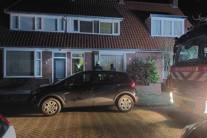 Hulpdiensten forceren deur van woning