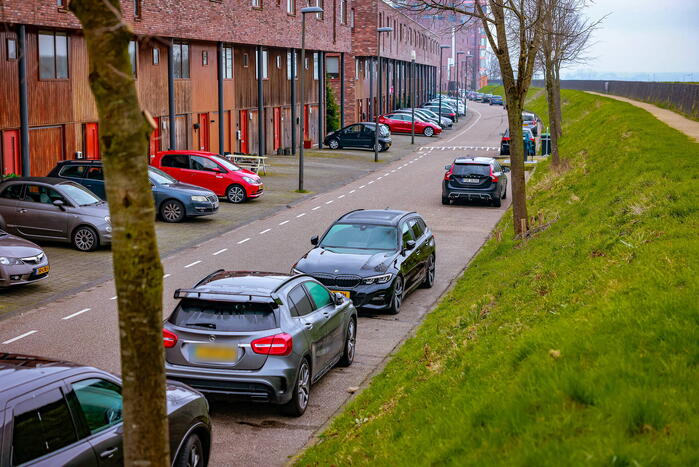 Explosie bij geparkeerde BMW-auto in Nieuwland