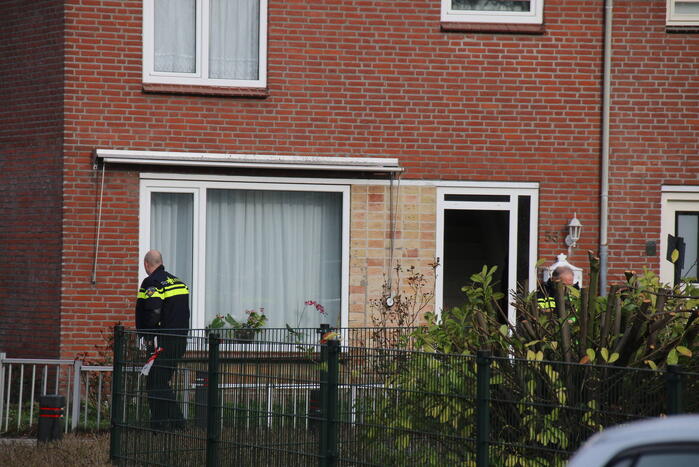 Overleden persoon aangetroffen, verdachte aangehouden