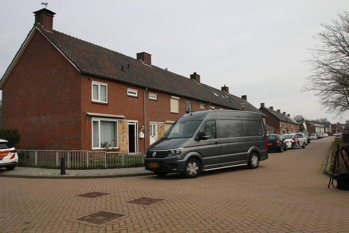 Overleden persoon aangetroffen, verdachte aangehouden