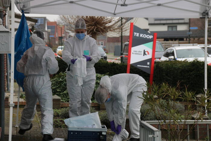 Overleden persoon aangetroffen, verdachte aangehouden