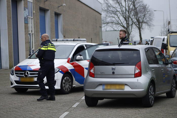 Politie vindt hennepkwekerij in bedrijfspand