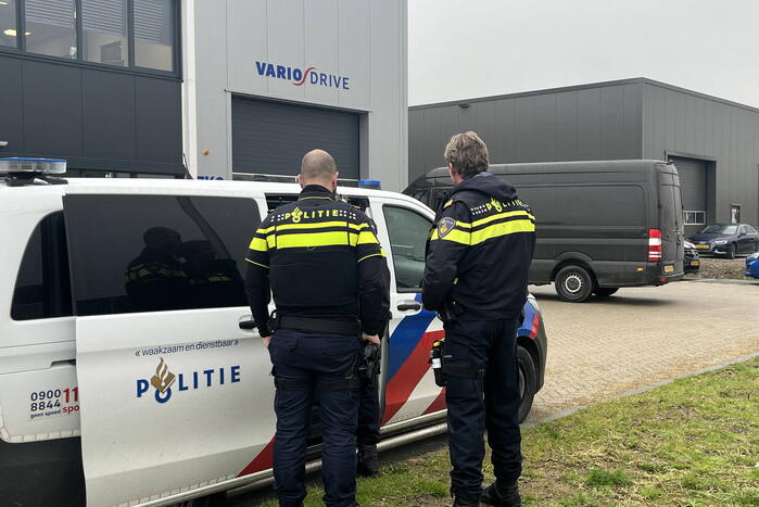 Vaten met onbekende stof aangetroffen