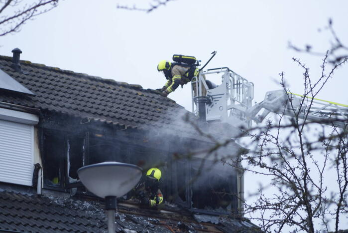 Zolderverdieping van woning verwoest door brand