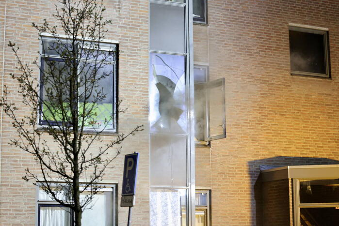 Meerdere bewoners gered bij hevige woningbrand