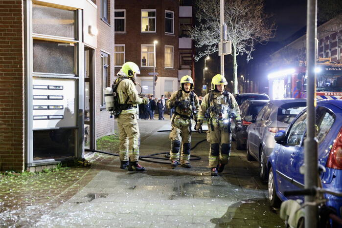 Meerdere bewoners gered bij hevige woningbrand