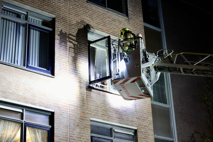 Meerdere bewoners gered bij hevige woningbrand