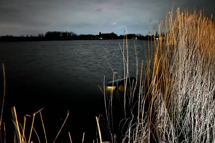 Automobilist verliest macht over stuur en belandt in het water