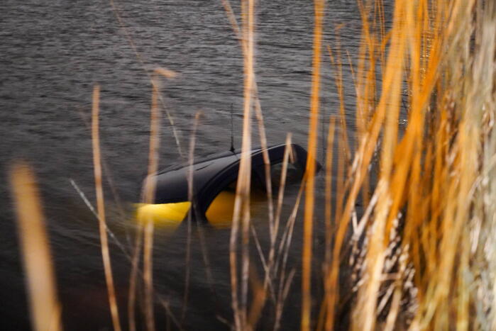 Automobilist verliest macht over stuur en belandt in het water