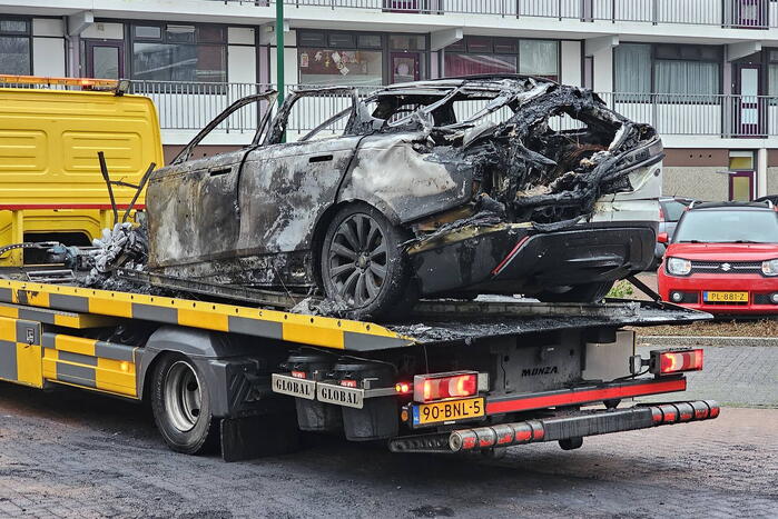 Meerdere voertuigen door brand verwoest