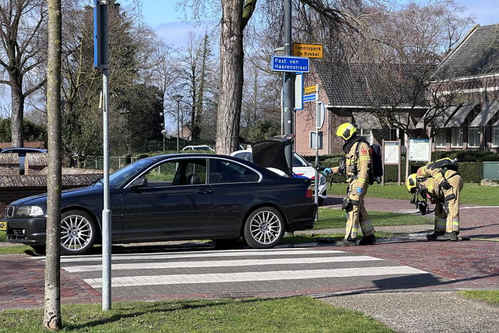 Brandweer in actie voor smeulende geur in kofferbak