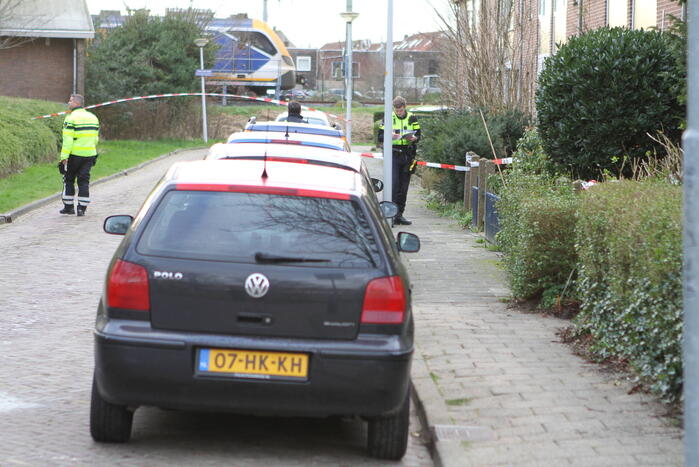 Straat afgezet vanwege steekpartij in woning