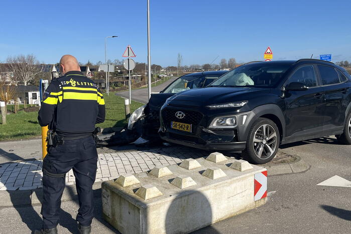 Frontale botsing op kruispunt