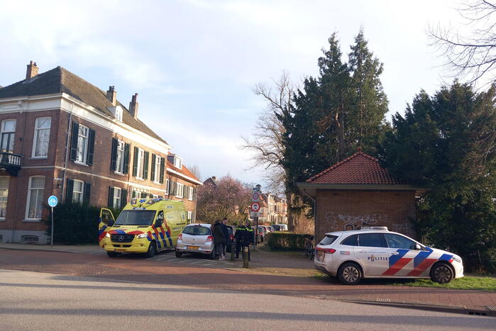 Fietser in botsing met personenauto