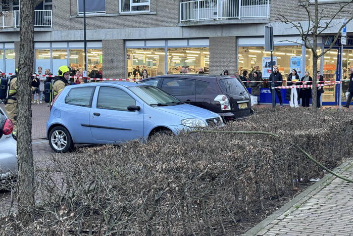 Brandweer dooft brand in kofferbak