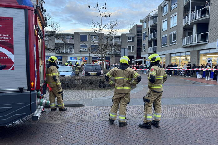 Brandweer dooft brand in kofferbak