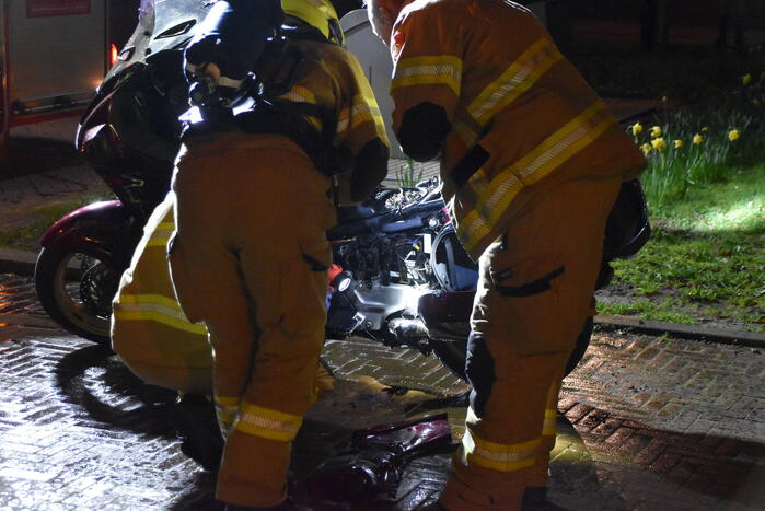 Motor vat vlam tijdens parkeren