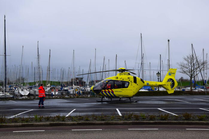 Traumahelikopter landt voor medische noodsituatie met kindje