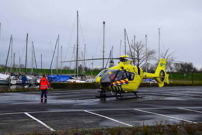 Traumahelikopter landt voor medische noodsituatie met kindje