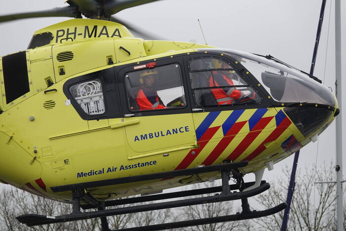 Traumahelikopter landt voor medische noodsituatie met kindje