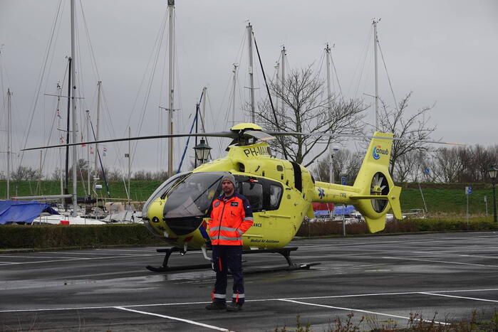 Traumahelikopter landt voor medische noodsituatie met kindje