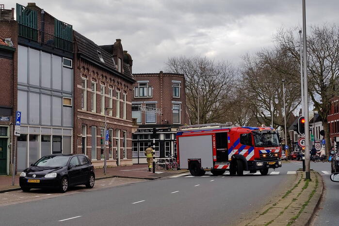 Brandweer ingezet voor losliggende dakpannen
