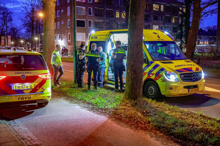 Man gewond op fietspad