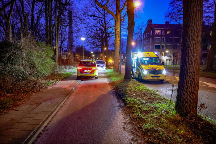Man gewond op fietspad