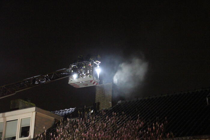 Flinke rookontwikkeling bij brand in schoorsteen
