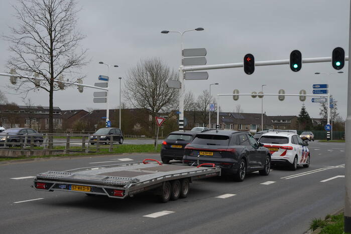 Auto vat vlam tweede auto in veiligheid gebracht