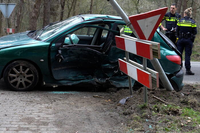 Gewonde bij botsing tussen auto en bestelbus bestuurder aangehouden
