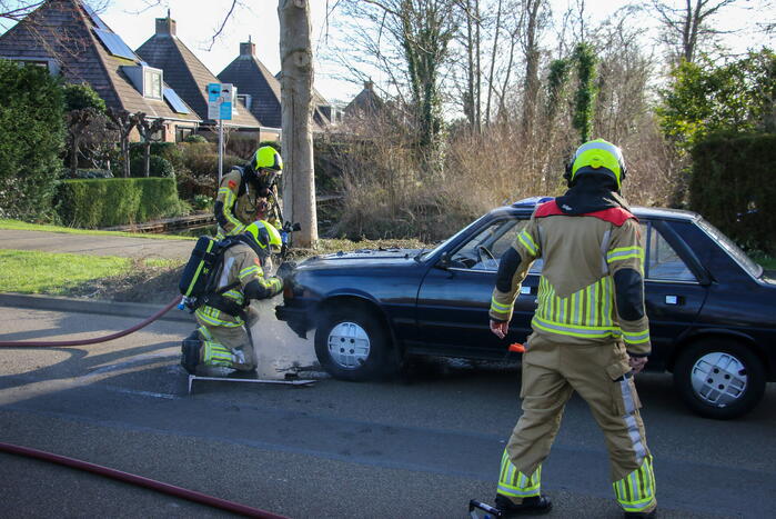 Oude auto fiks beschadigd na brand