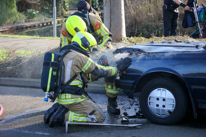 Oude auto fiks beschadigd na brand