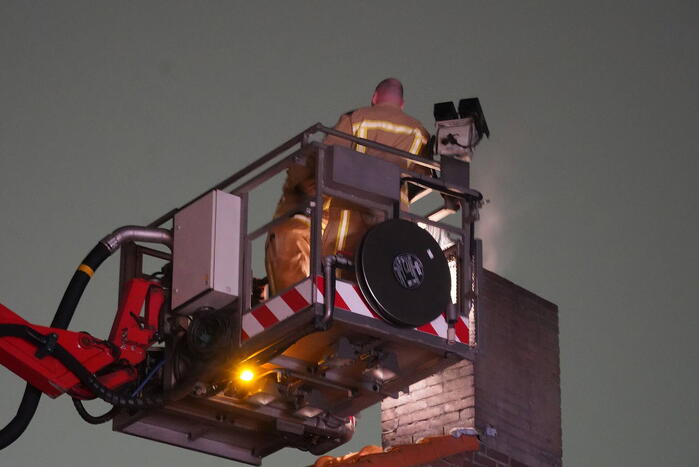 Schoorsteenbrand snel onder controle