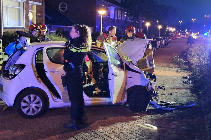 Ravage nadat automobilist over de kop slaat