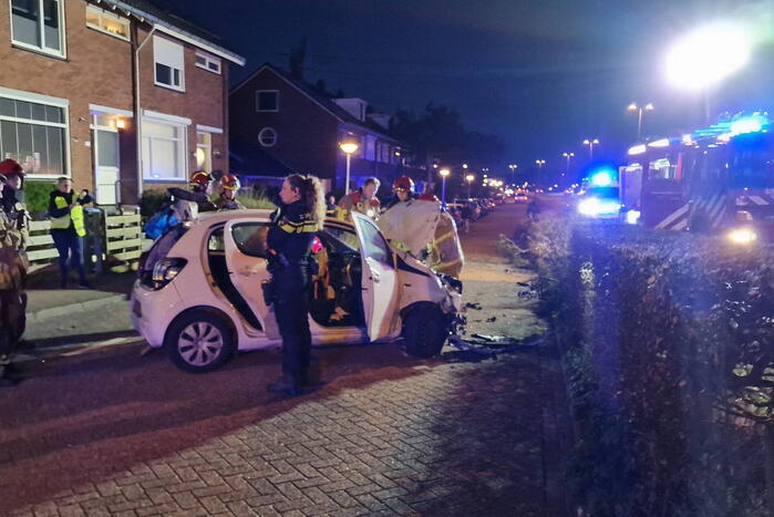 Ravage nadat automobilist over de kop slaat