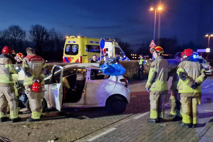 Ravage nadat automobilist over de kop slaat