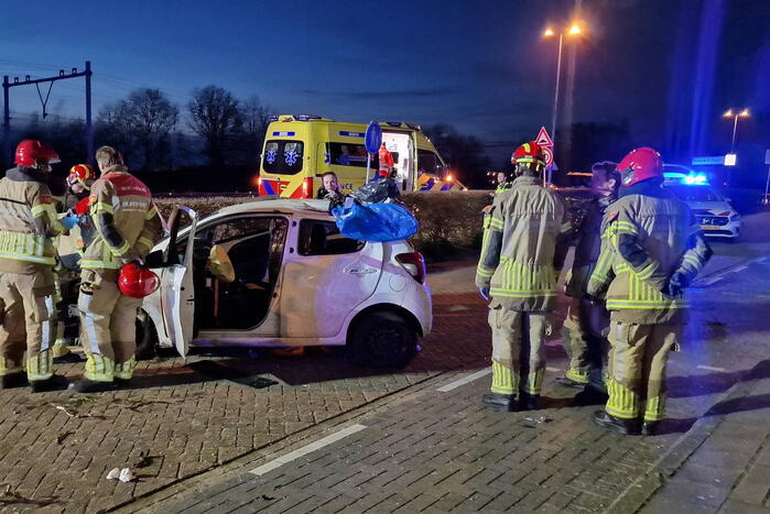 Ravage nadat automobilist over de kop slaat