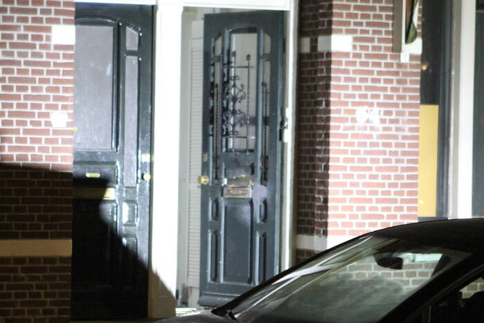 Schade na explosie bij voordeur