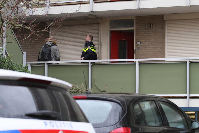 Politie onderzoekt explosie bij flat